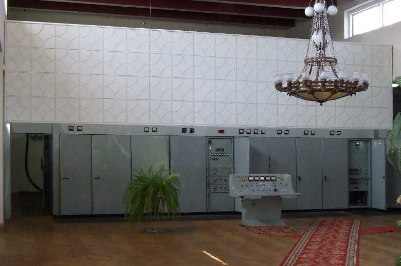 Viduriniųjų bangų siųstuvas „Vichr” (rus.&nbsp;«Вихрь»)