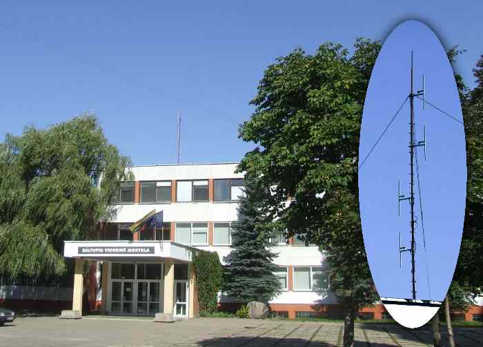Vilnius. Didlaukio&nbsp;g.&nbsp;23. „Baltupių Radijo” antena ant Baltupių vid. mokyklos