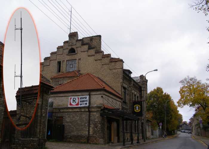 Vilnius. Užupio&nbsp;g.&nbsp;40 (Restoranas „Tores”). „Užupio radijo” antena